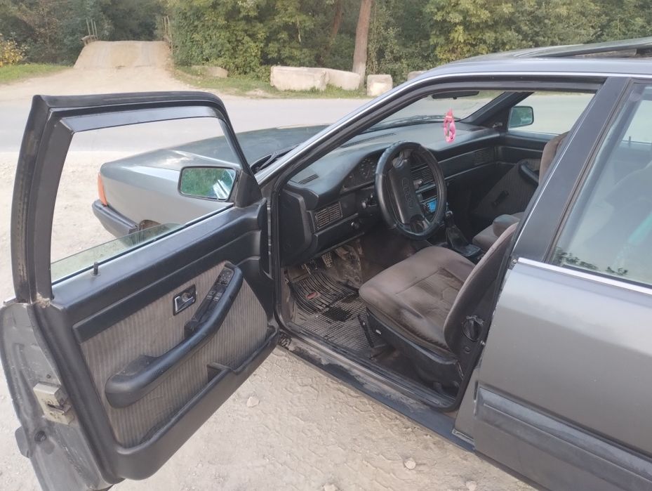 Ауді 100 в доброму стані.