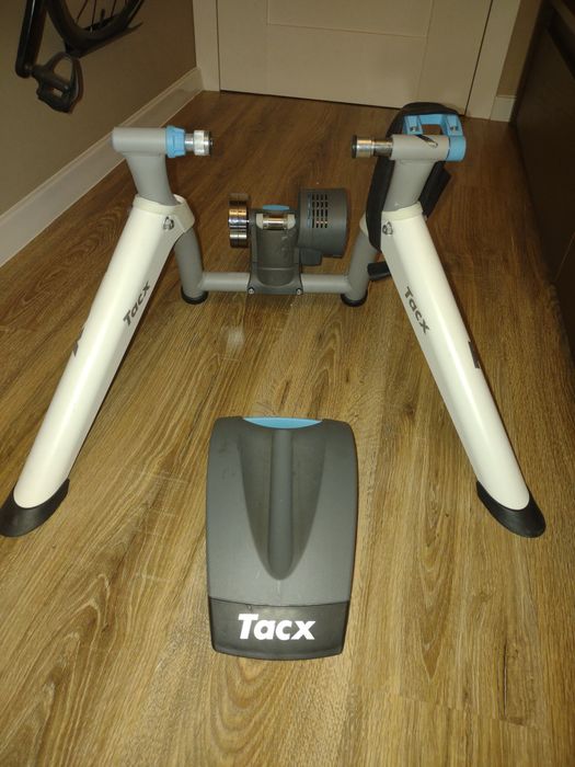 Trenażer tacx flow smart t2240