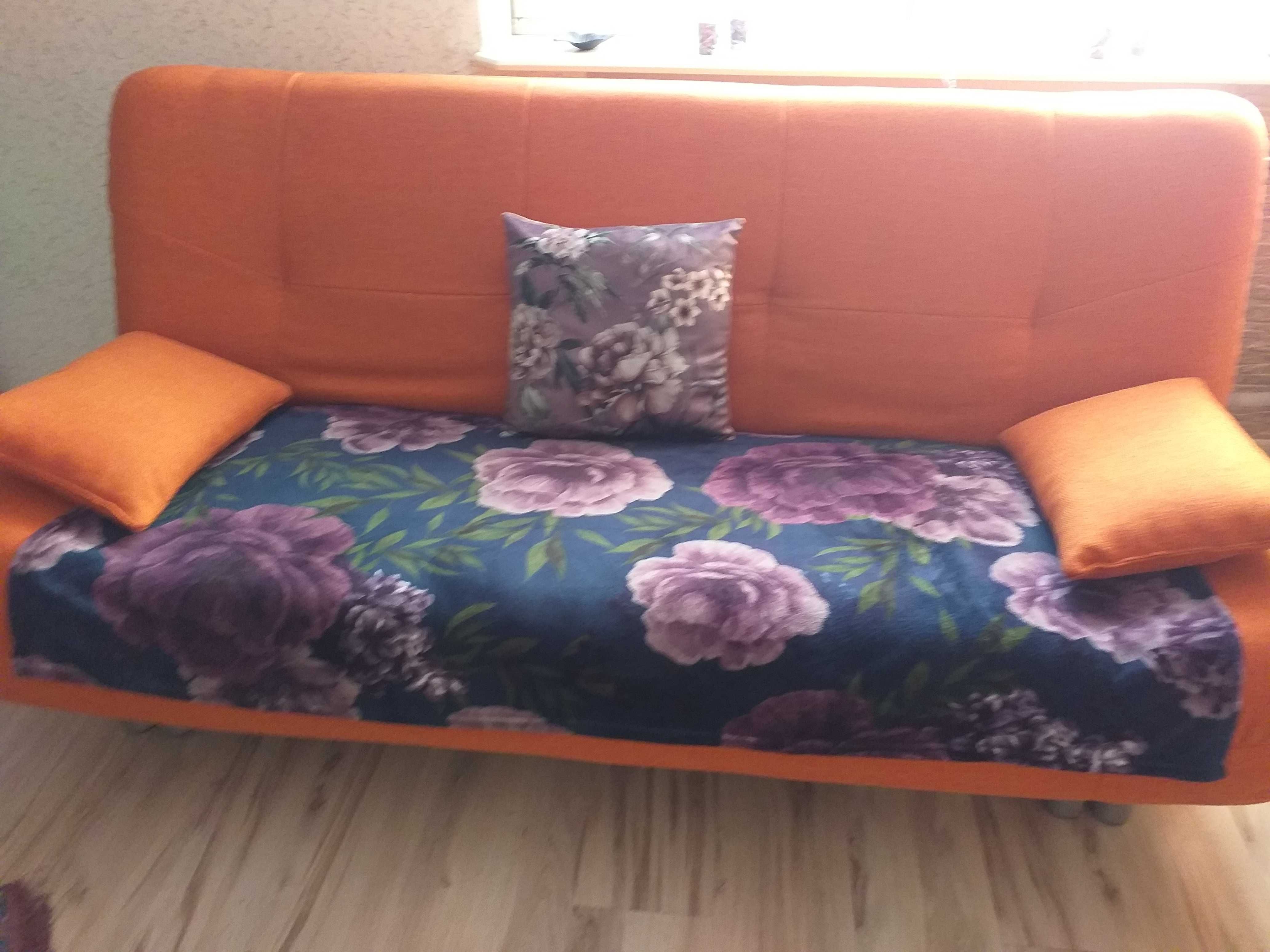 Sofa pomarańczowa
