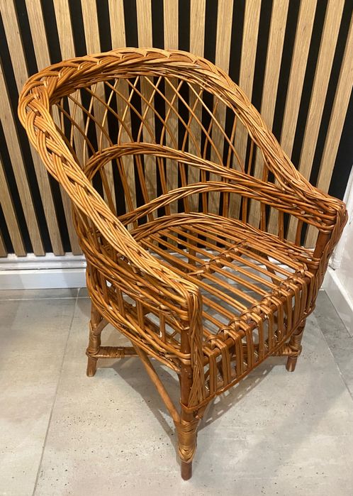 Krzesełko wiklinowe dla dzieci