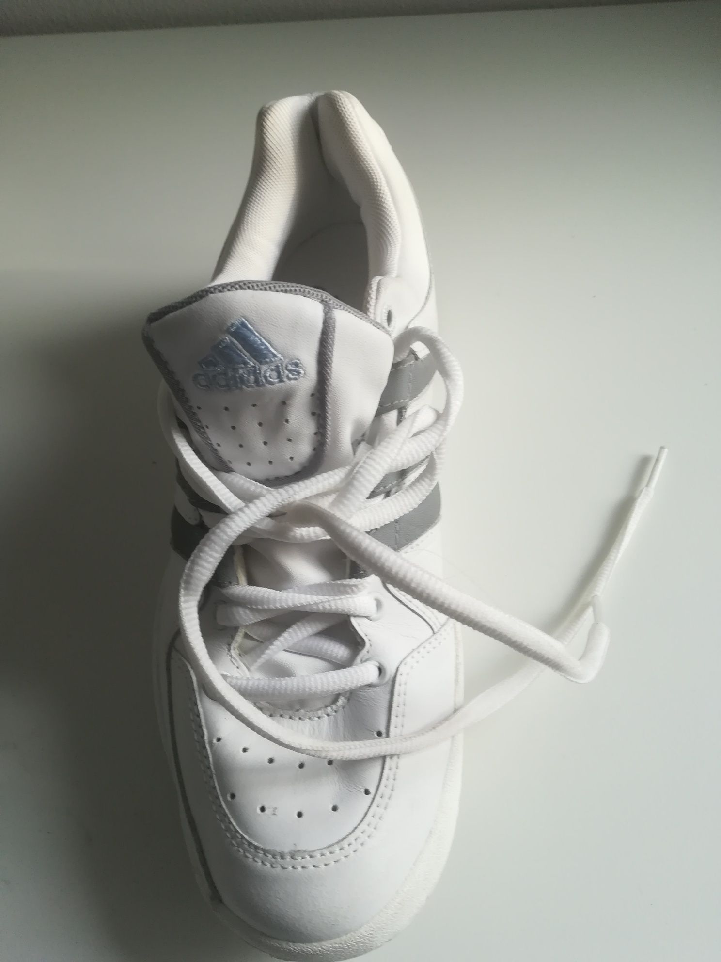 Prawy jeden but Adidas roz 40