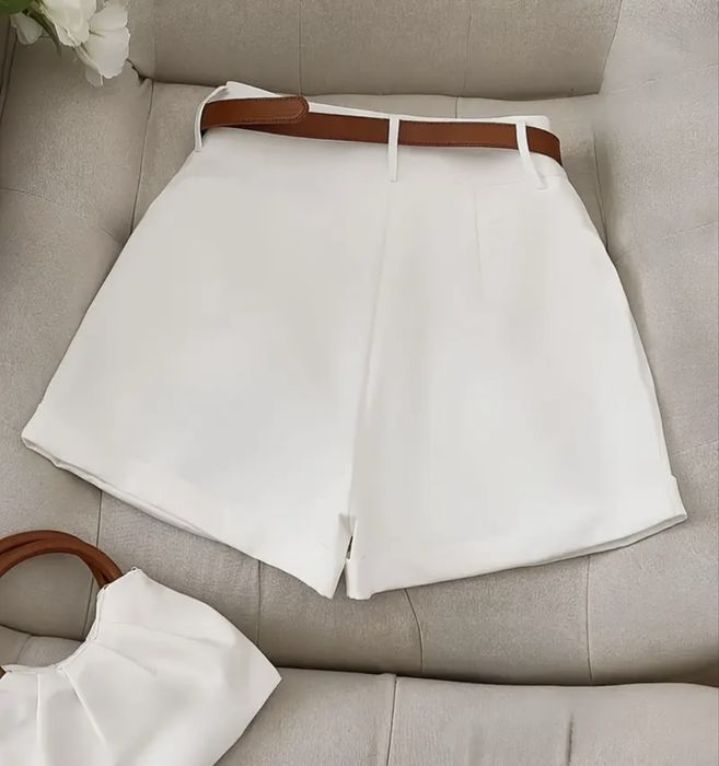 Білі шорти жіночі