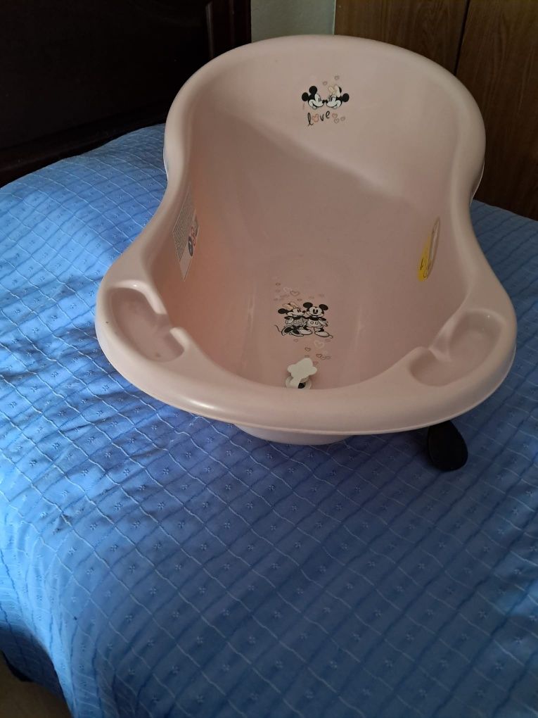 Duas banheiras de bebé Minnie