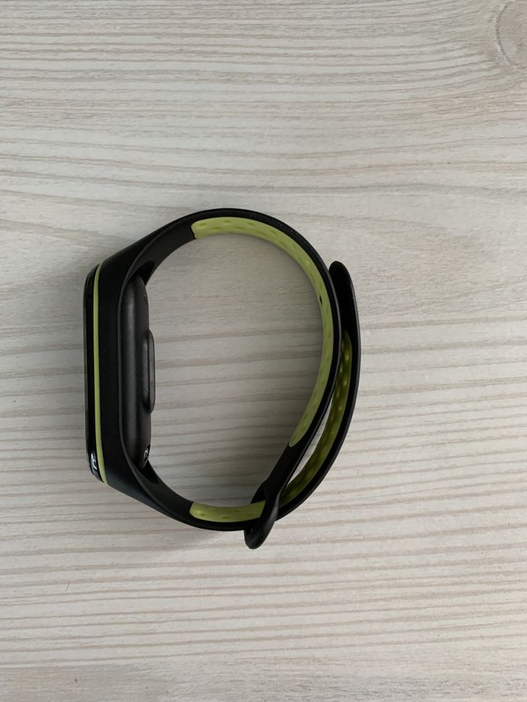 Продам Фітнес-браслет Xiaomi Mi Smart Band 4 Black