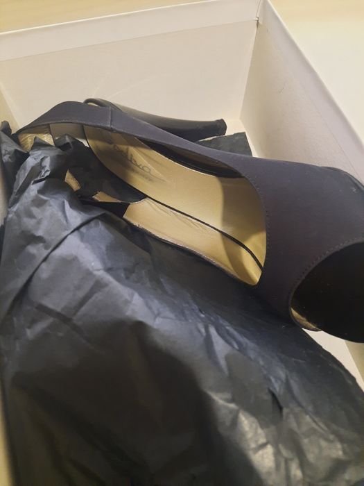 Sandálias classicas salto alto 36