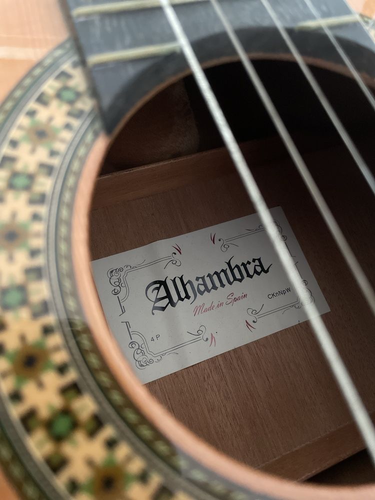 Guitarra Clássica Alhambra 4P (como nova!)