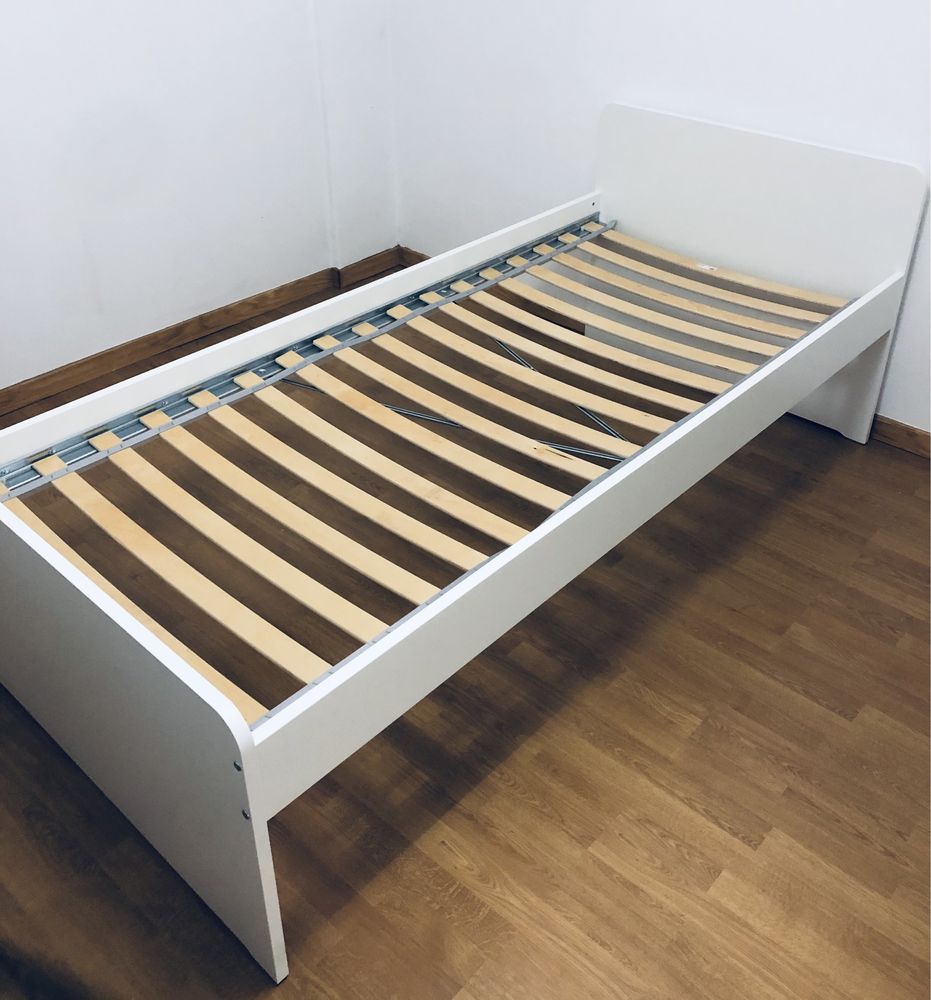 Cama nova IKEA c/ estrado ripas, colchão e roupa de cama incluído