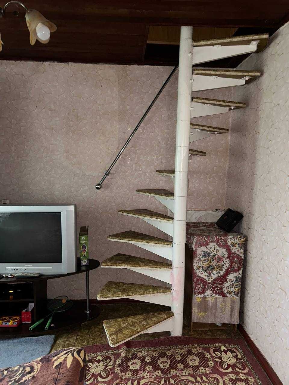 Продам дачу біля ставка