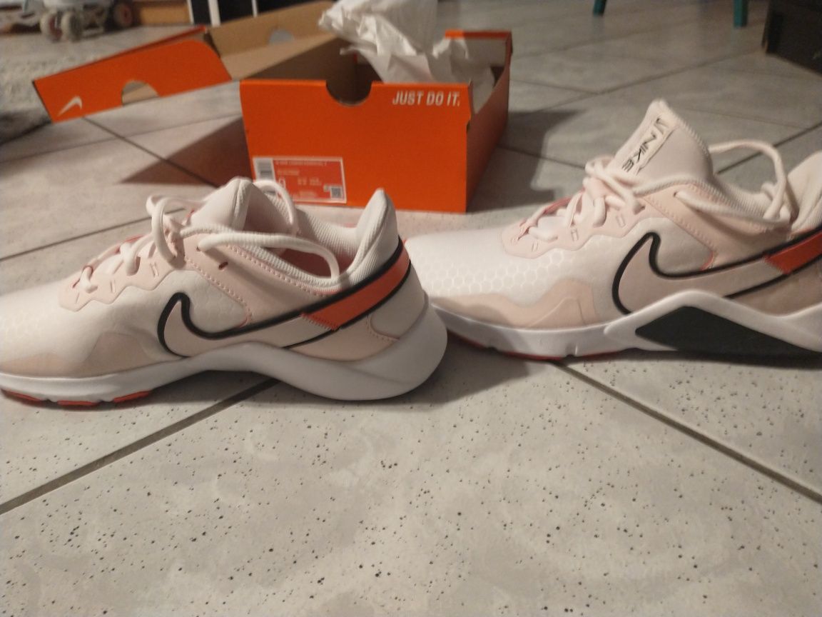 Sprzedam Buty Damskie Nike