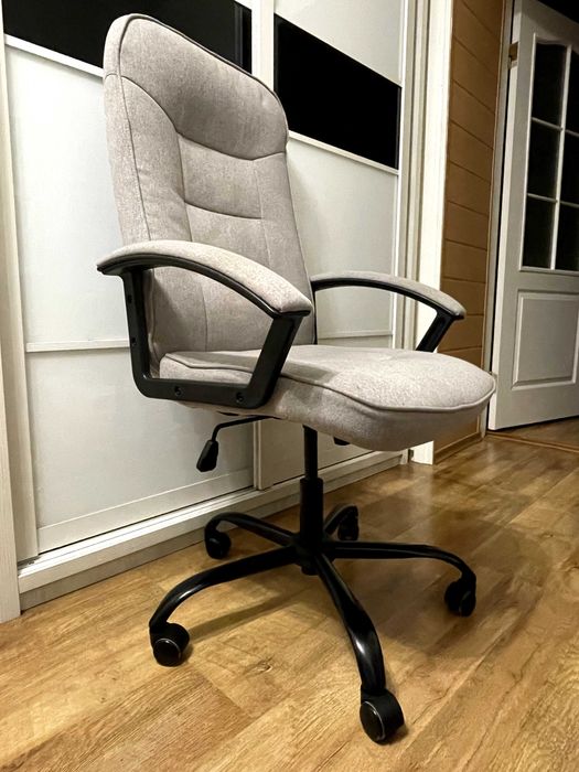 Крісло офісне м'яке сіре