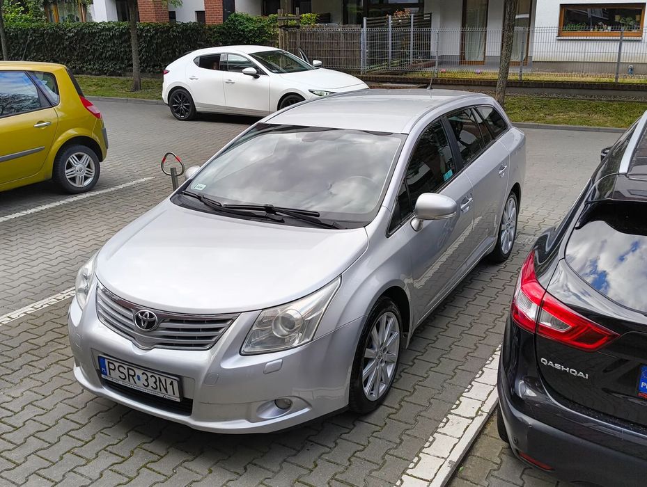 Toyota Avensis T27 + zestaw felg i 6 opon zimowych, świeżo po przeglądzie 31.10.2026