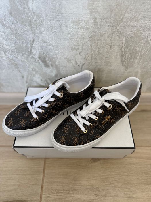 Кеди Guess в гарному стані