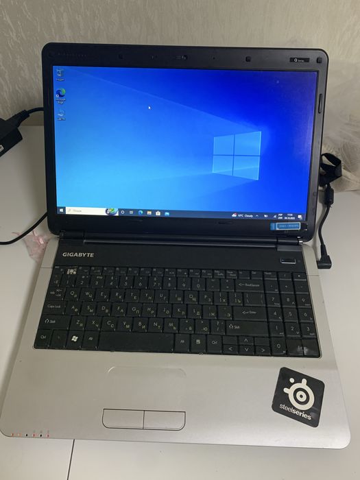 Ноутбук gigabyte q1585n