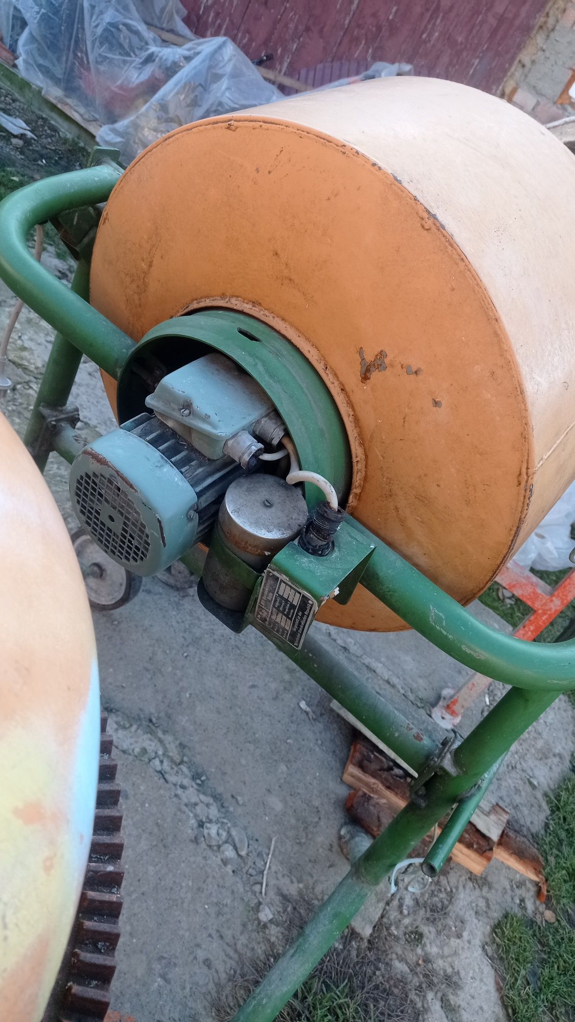 Продам бетономішалки