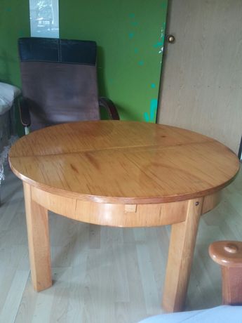 Stół okrągły -Odrestaurowany- do kompletu wypoczynkowego.