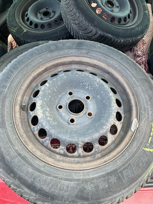 Opony zimowe na felgach stalowych 15