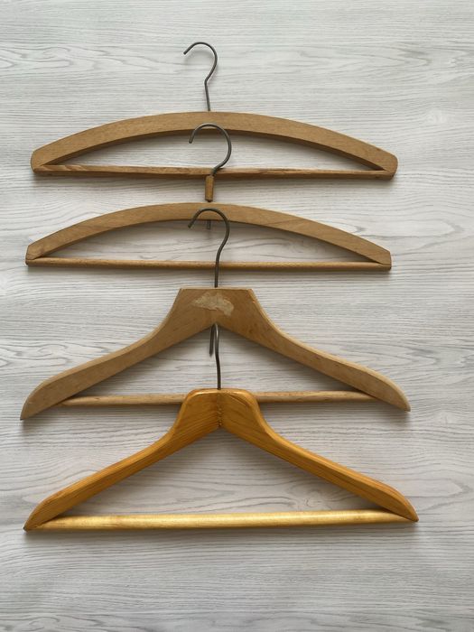 Вішаки вішалки тремпель плечики на одяг деревяні