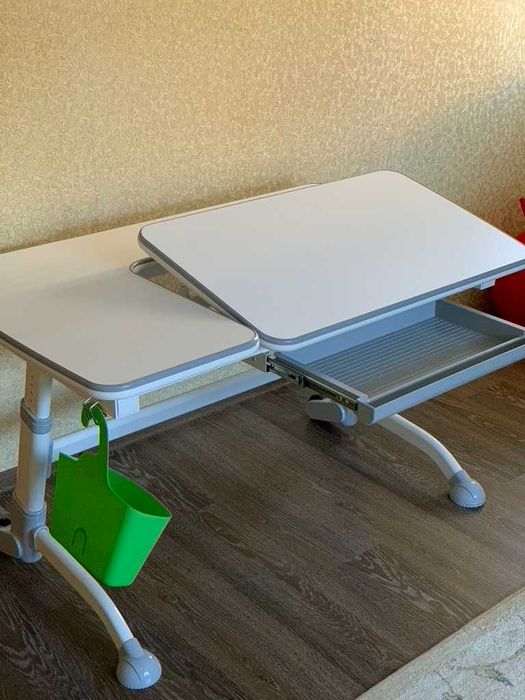 Продам парту-трасформер дитячу