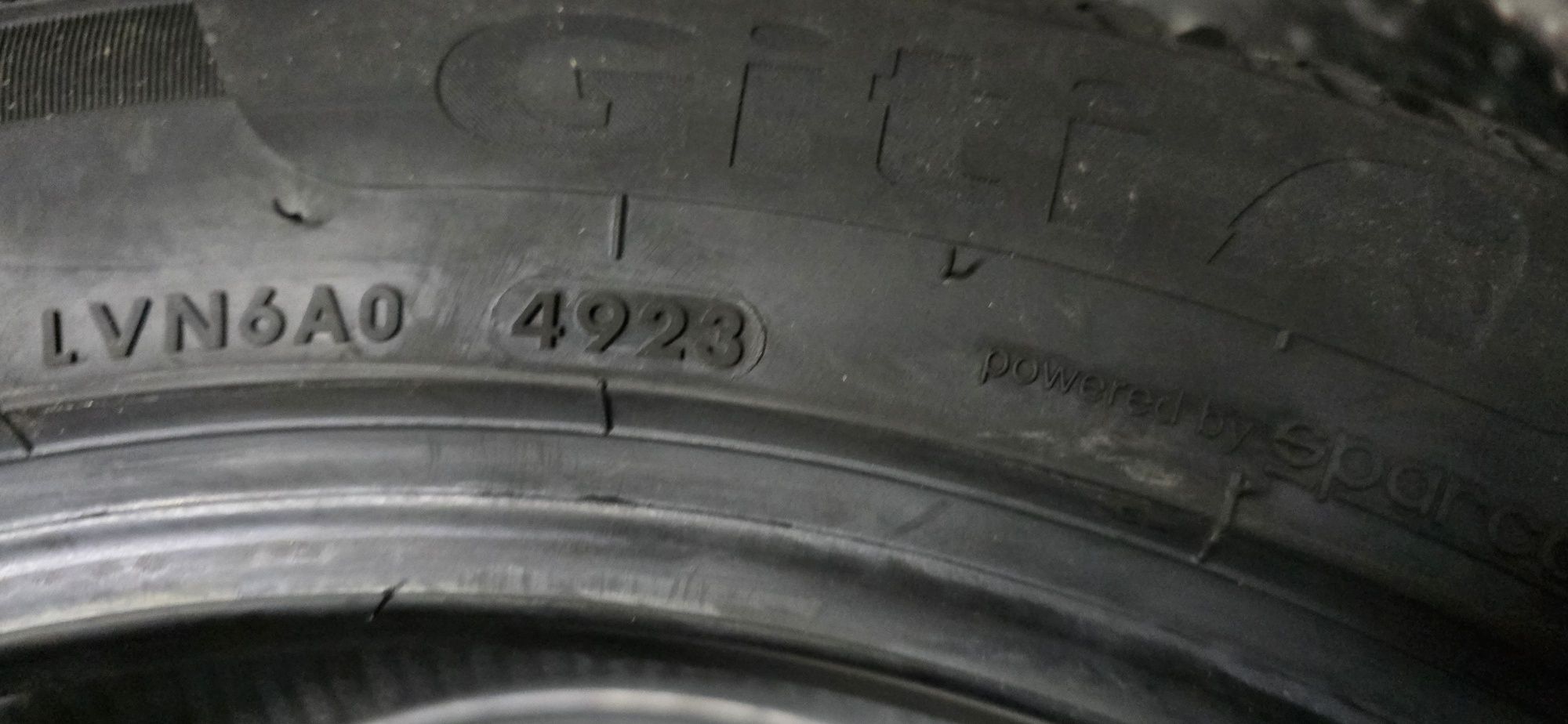 E23 2 x 245/45r18 Giti Winter W2 100V XL opony zimowe nowe