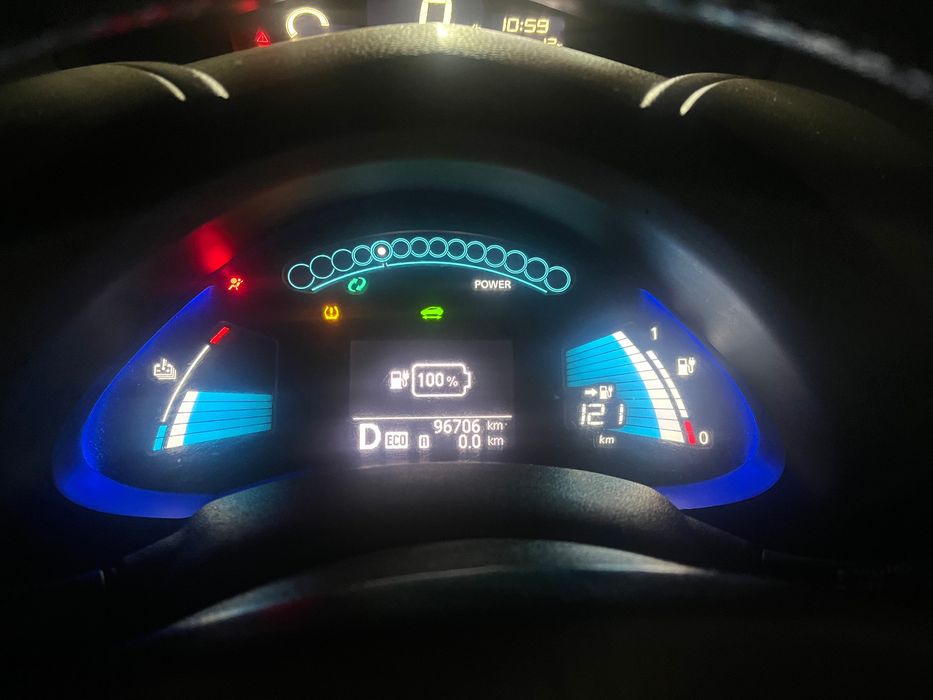 Продам Nissan Leaf с живым аккумулятором
