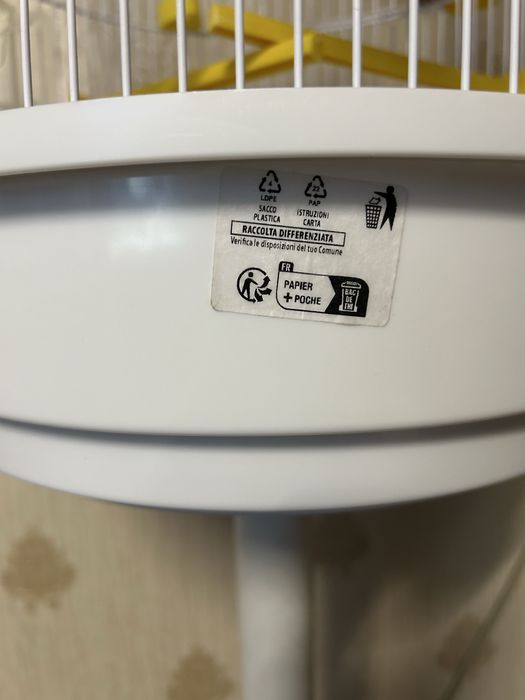 Продам італійську клітку для папуг Ferplast Regina з підставкою