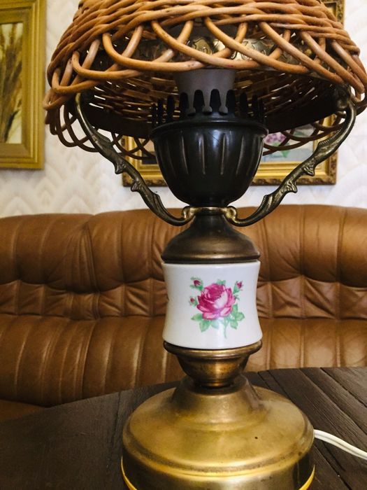 Лампа настольная ,ретро, бронза, фарфор , плетенный абажур.