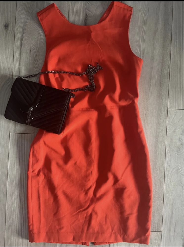 Piękna pomarańczowa sukienka Reserved
