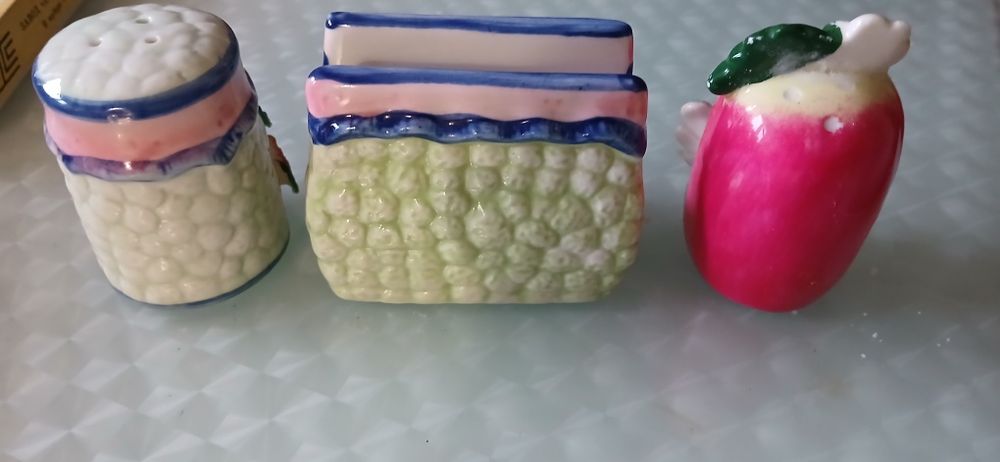 Солянка фарфоровая