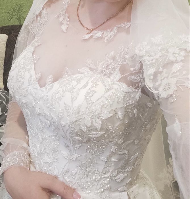 Продам весільну сукню 46 розмір на 165 ріст