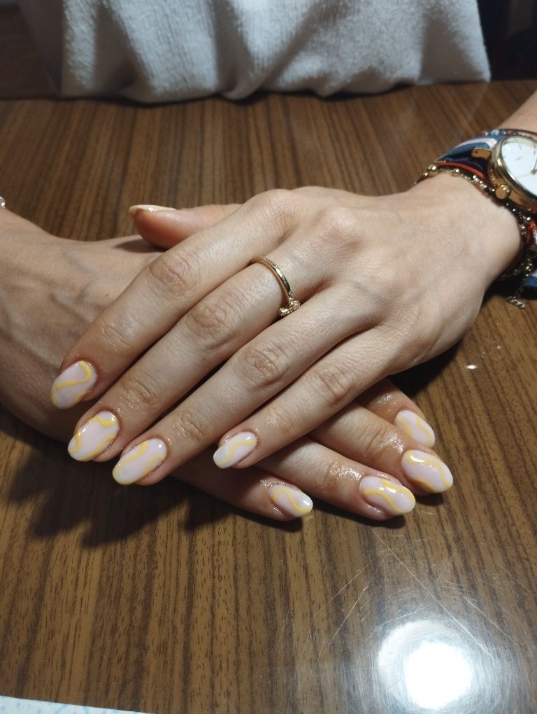 Paznokcie manicure hybrydowy/przedłużanie paznokci żelem