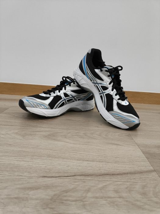 Sapatilhas ASICS - tamanho 45