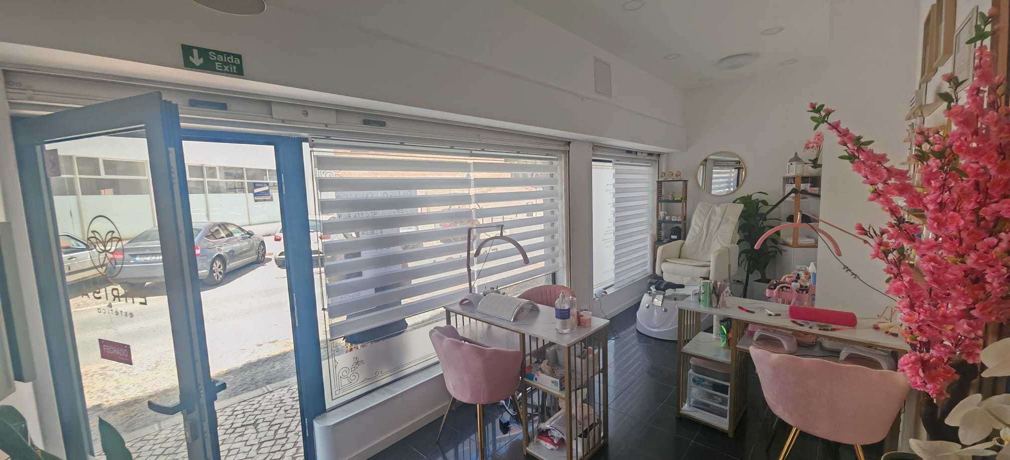 Vendo salao de estetica Portimao totalmemt equipado . Pode ser com/sem