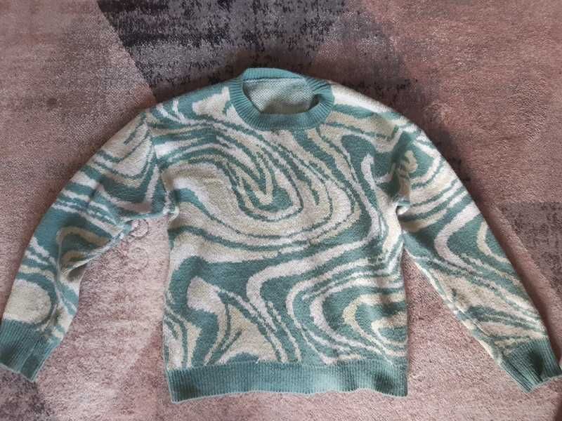 Zielony sweter z wzorkiem