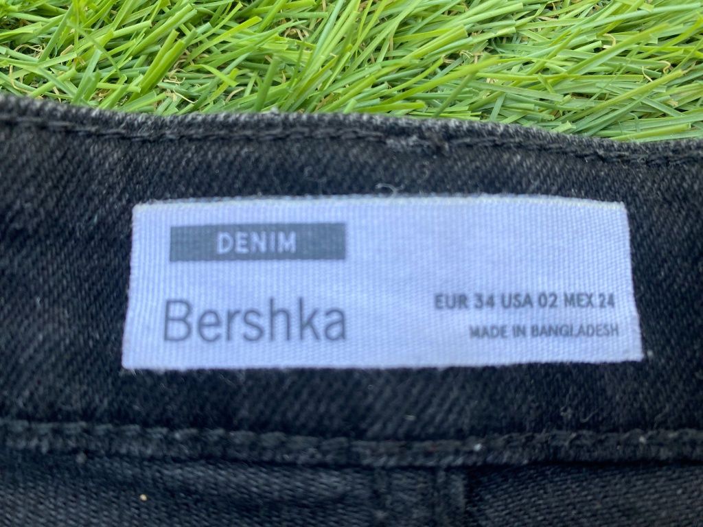 Calções Bershka - oferta portes