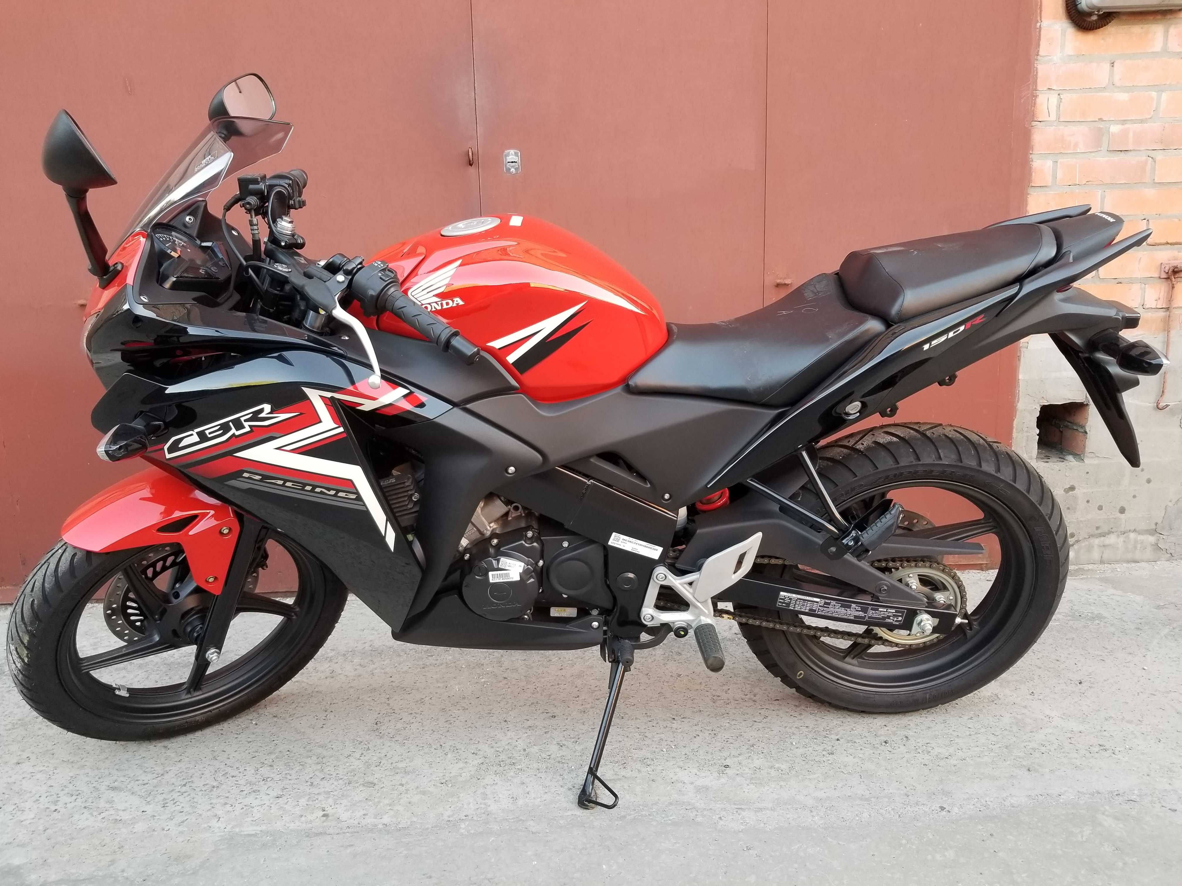 Мотоцикл Honda CBR 150 R