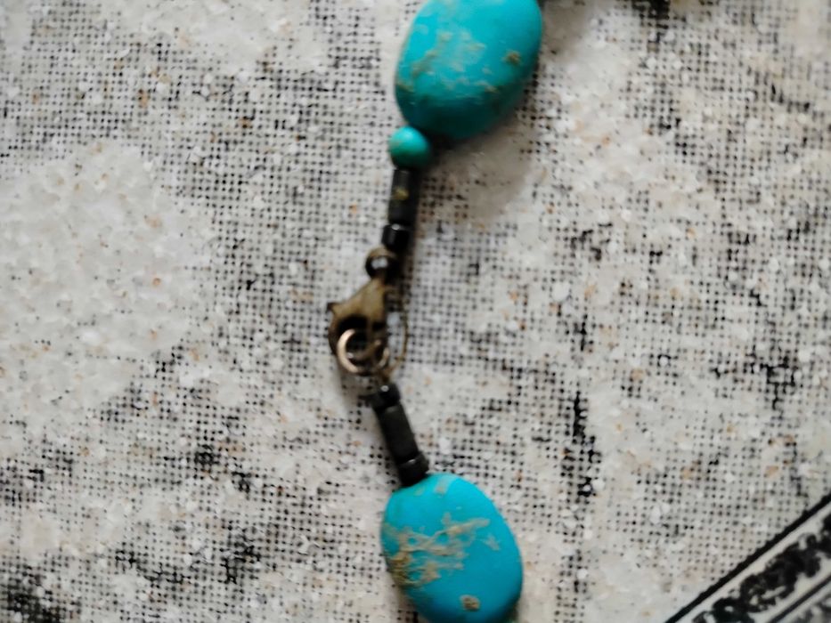 Wisiorek z niebieskich kamyków