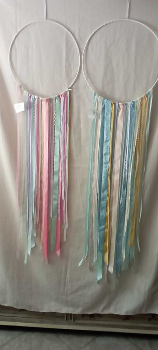 Łapacze snów ze wstążkami do pokoju dziewczynki