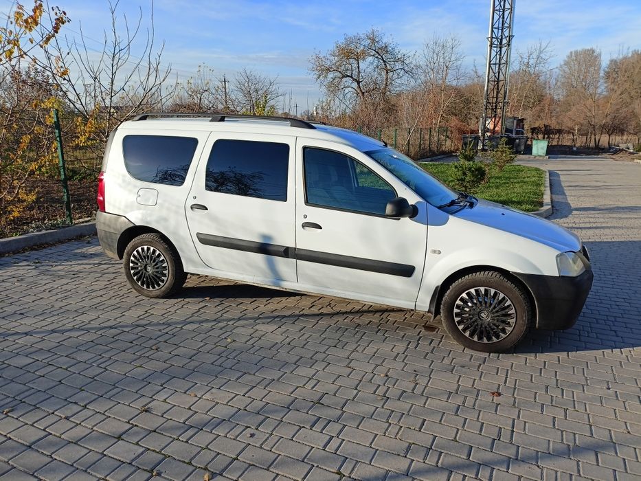 Продам автомобіль Дачія Логан MCV 2011р