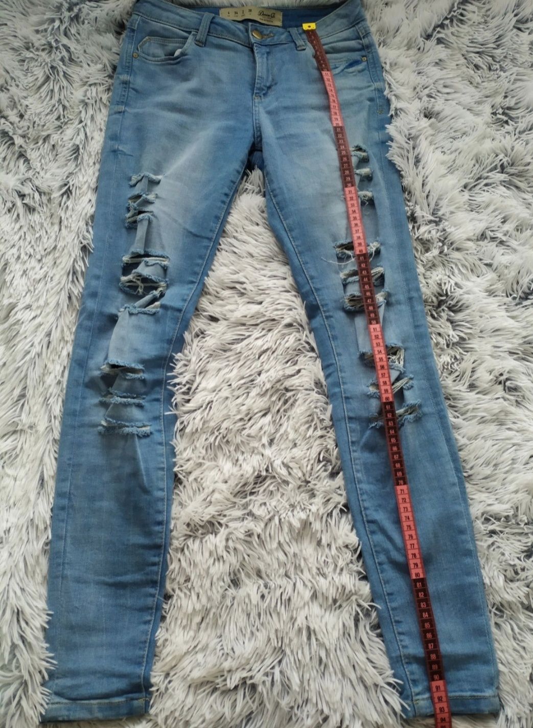 Rurki jeansy z dziurami XS Primark