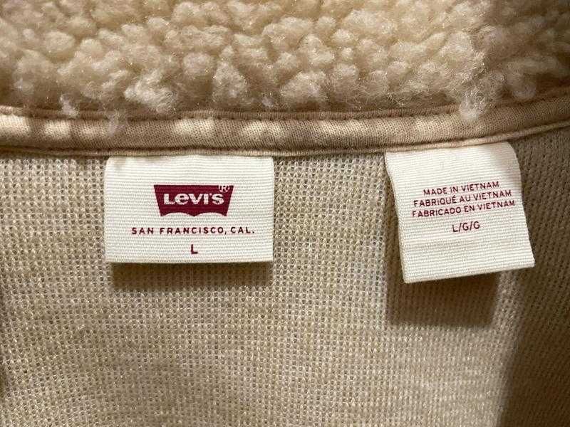 Жіночий бежевий жилет levis