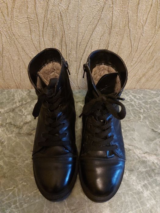 Женские зимние ботинки р. 36