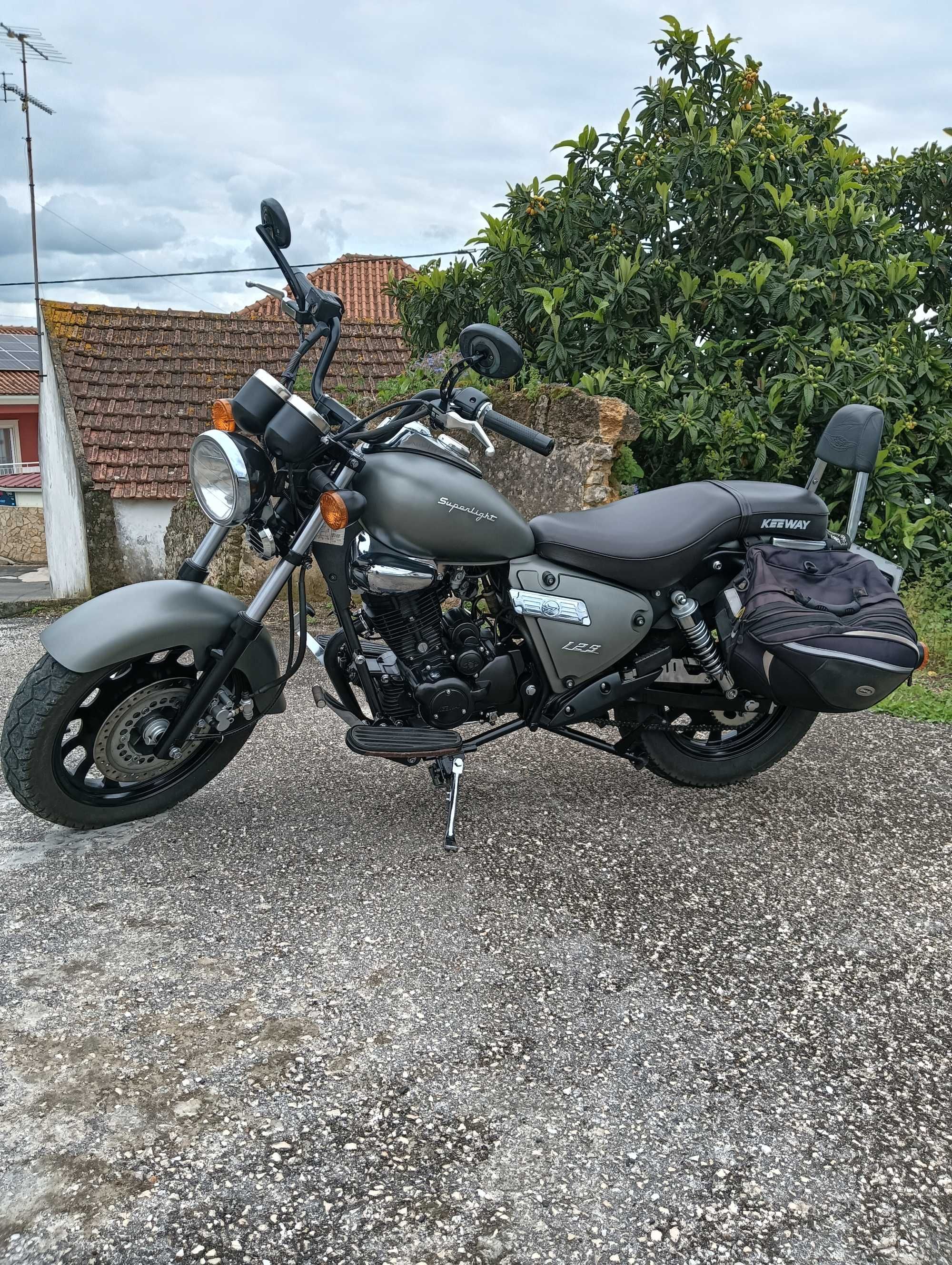 Agora, É A OPORTUNIDADE DE SER TUA - KEEWAY 125 Superlight (verde)