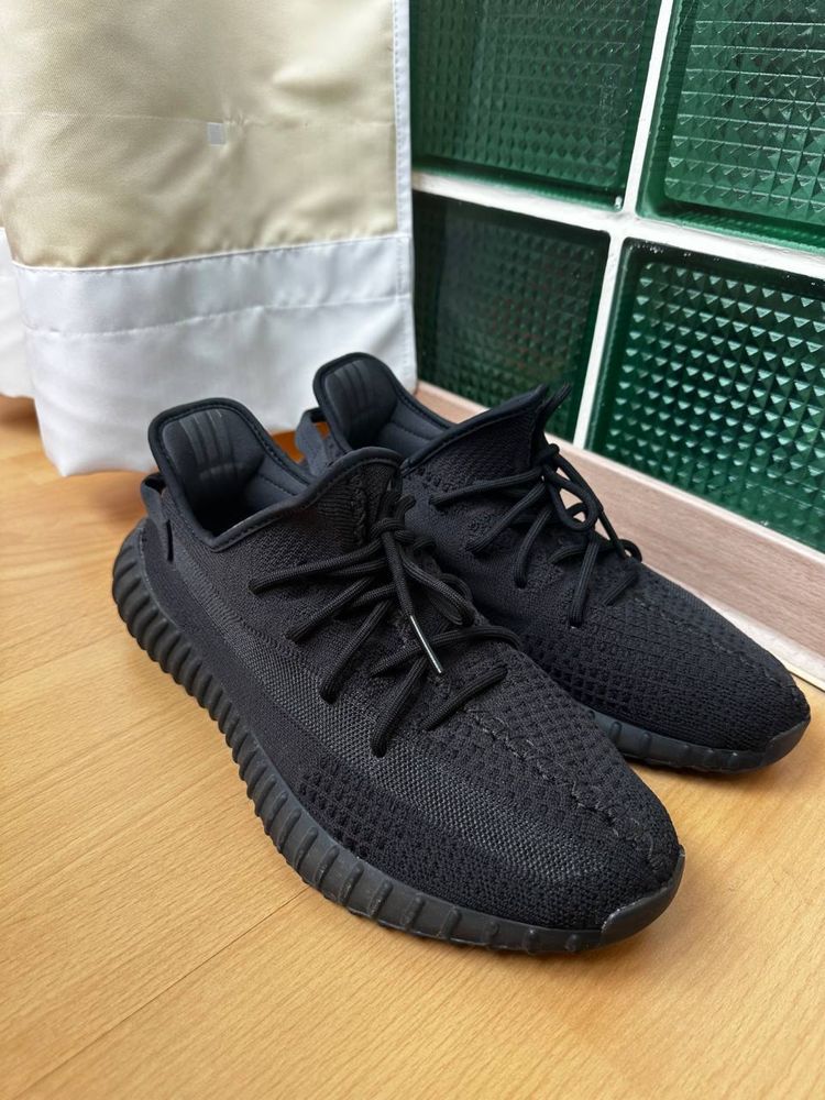 Adidas Yeezy Boost 350 v2 onyx