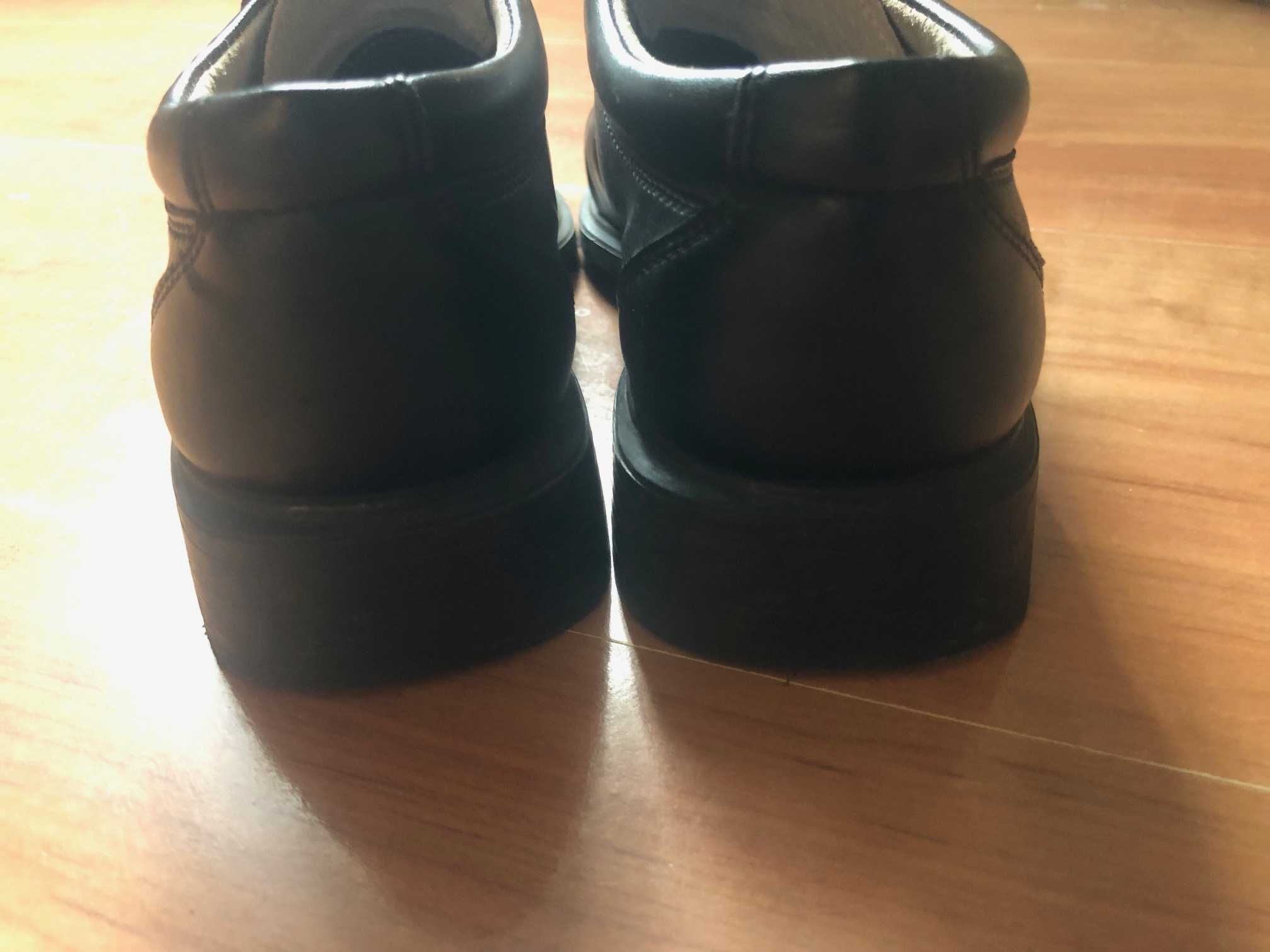 Buty chłopięce r36 czarne 30zł