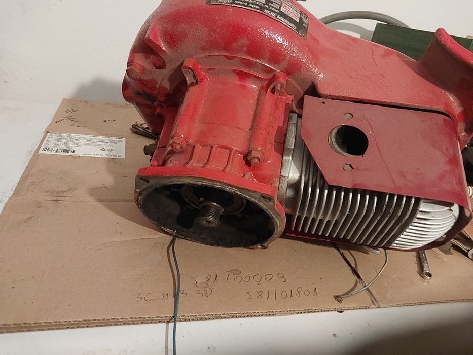 Silnik mf 70 w całości lub na czesci szarpak iskrownik
