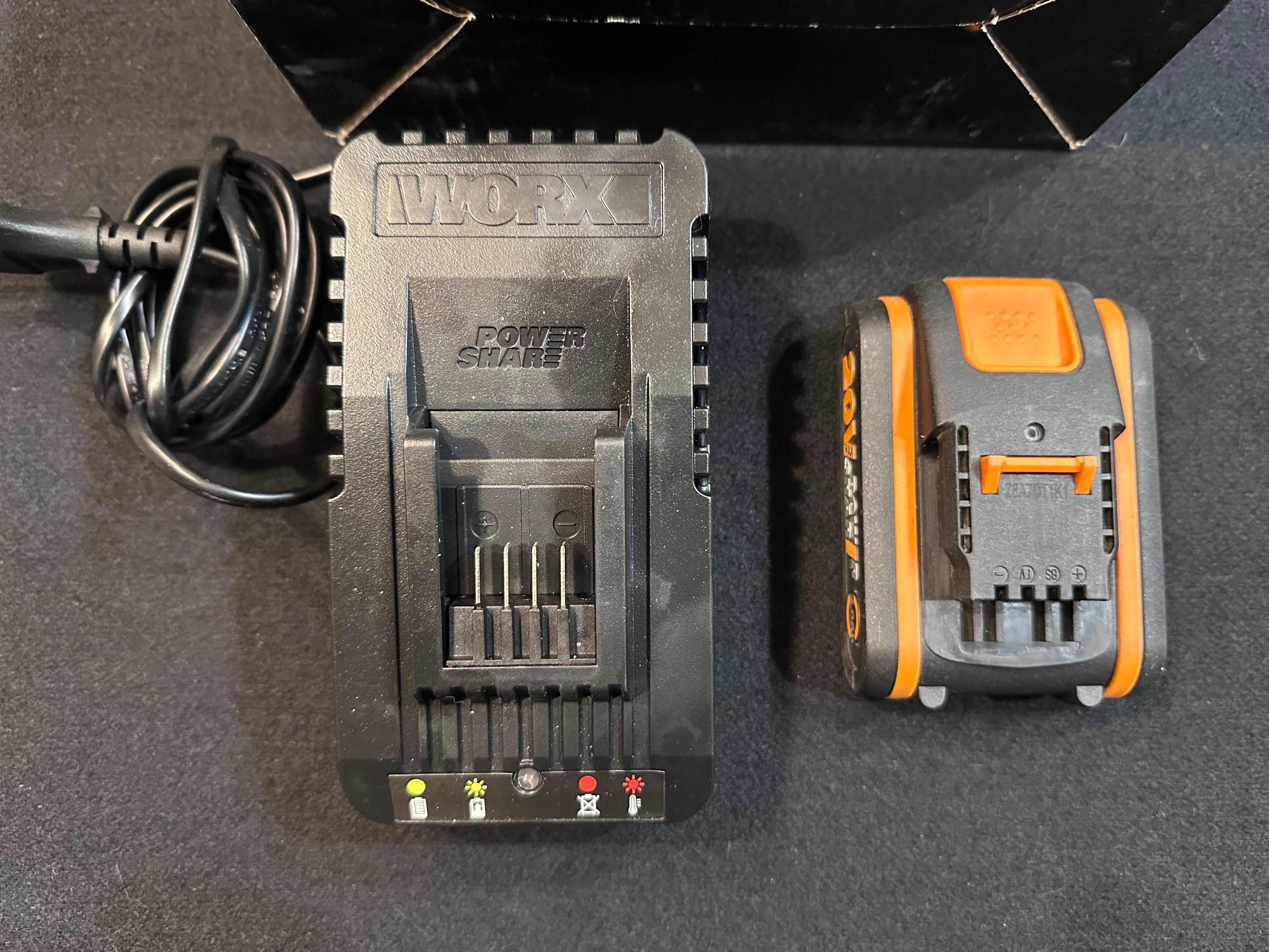 Ładowarka WORX WA3880 + Akumulator 2ah WA355.1