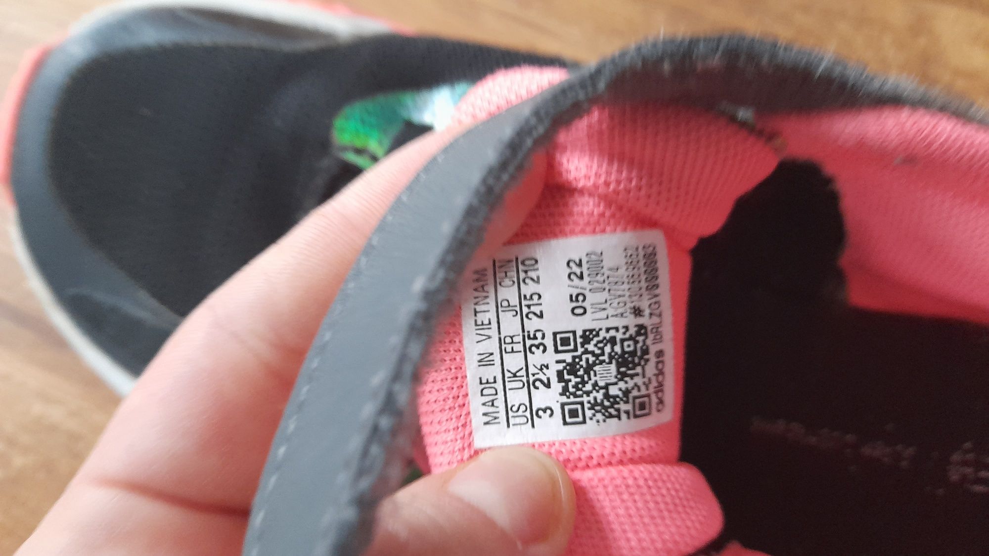 Buty adidas dla dziewczynki. Rozmiar podany na zdjęciu