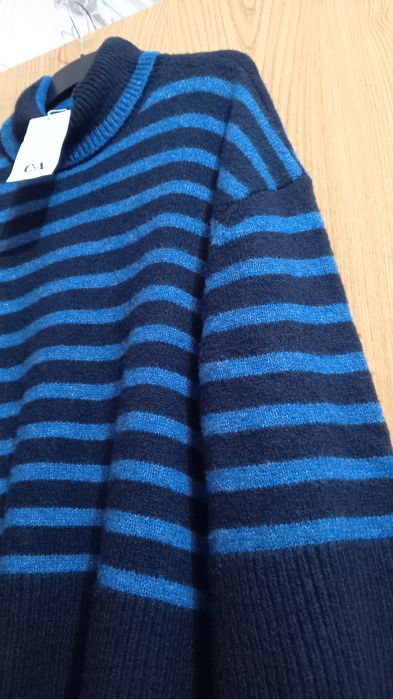 Женский модный тёплый свитер в полоску