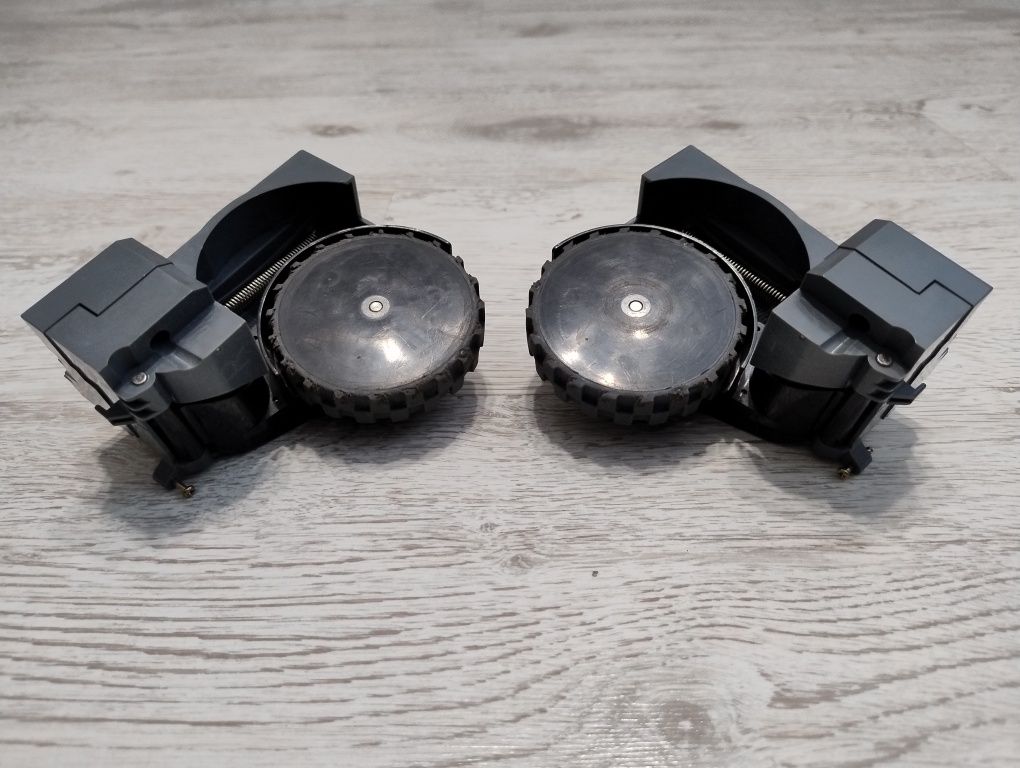 Moduł koła lewego ,L` + Moduł koła prawego ,R` Irobot Roomba 616
