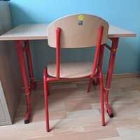 Biurko i krzesło typu ławka szkolna